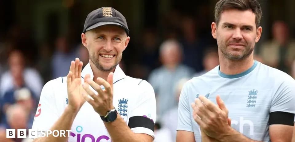 Joueurs anglais applaudissant lors d'un match de cricket