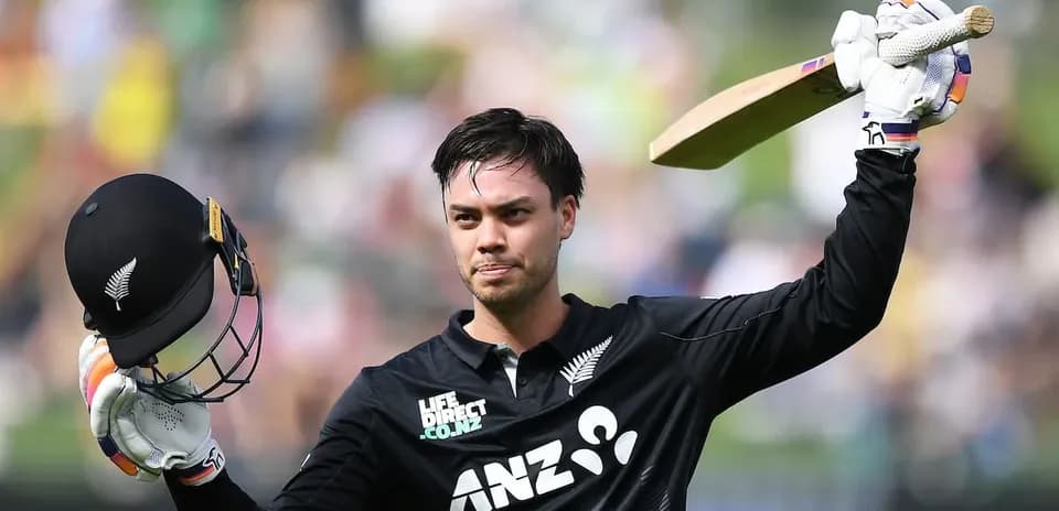 Joueur de cricket levant sa batte après un score