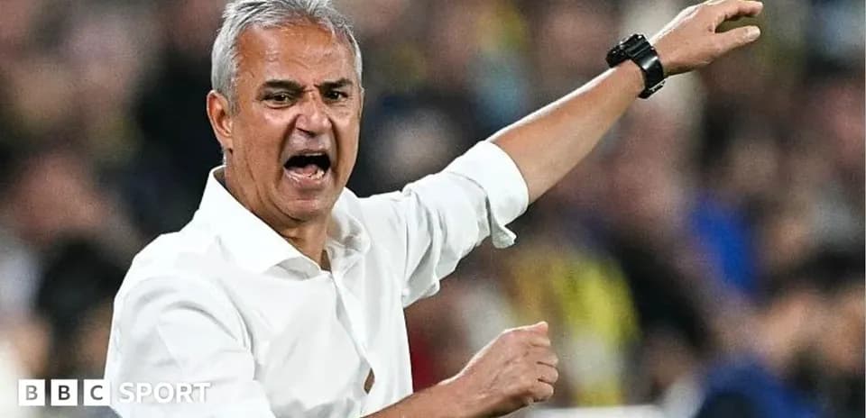 Entraîneur donnant des instructions pendant un match