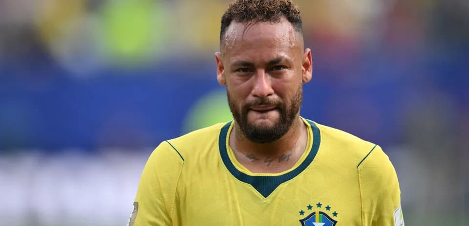 Neymar en maillot du Brésil sur le terrain
