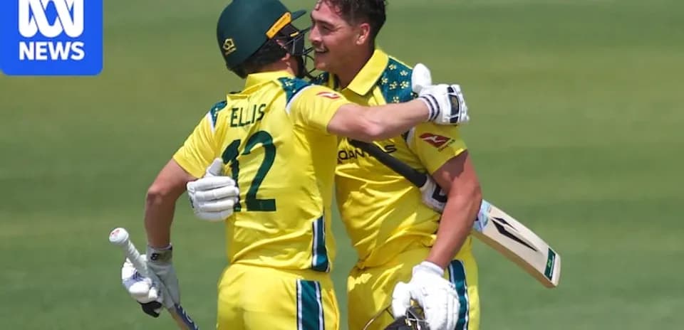 Deux joueurs australiens se félicitent après un point