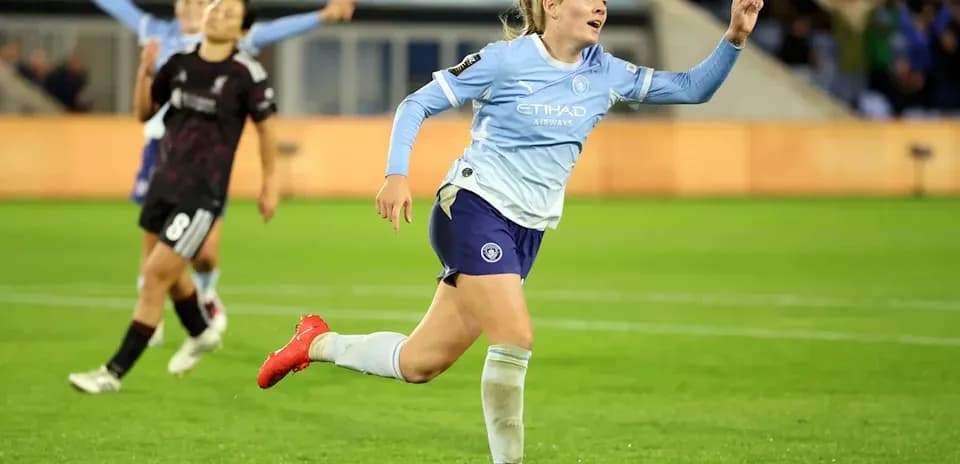 Joueuse de Manchester City célébrant un but marqué