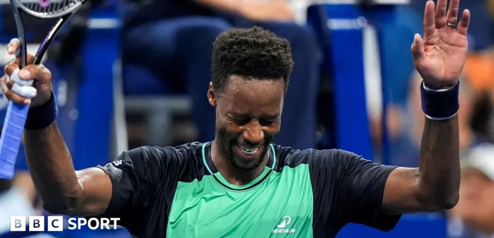 Joueur de tennis célébrant un point au tournoi