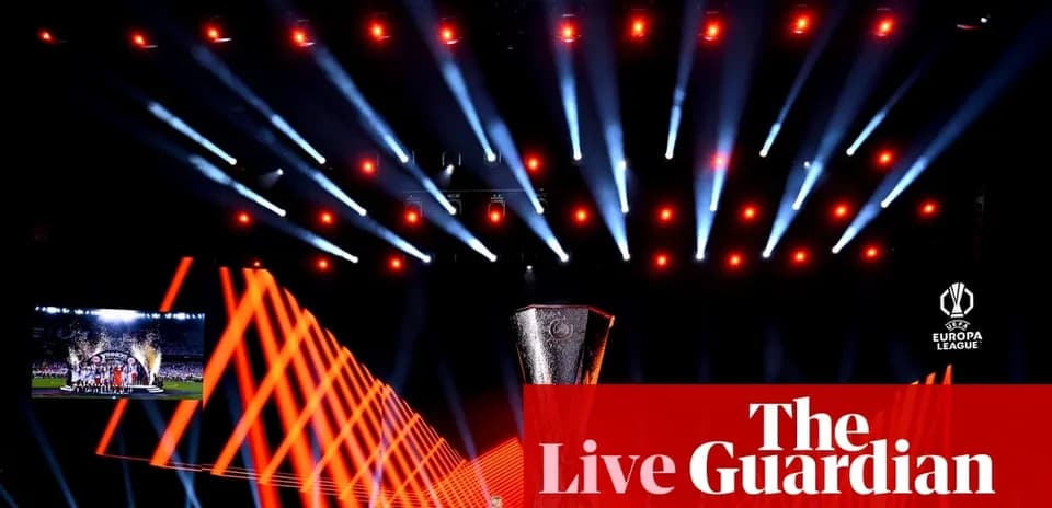 Trophée de la Ligue Europa avec éclairage de scène