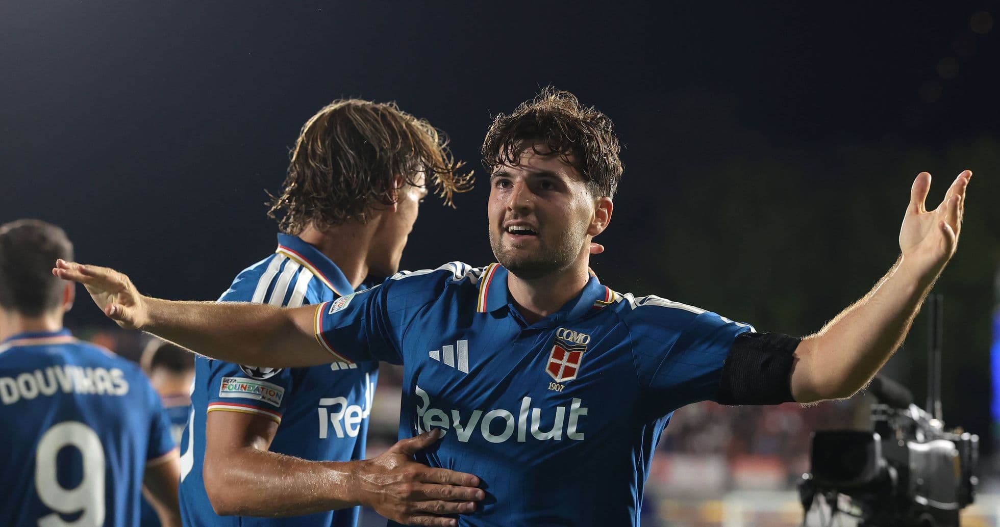 Joueurs de Como célébrant un but marqué