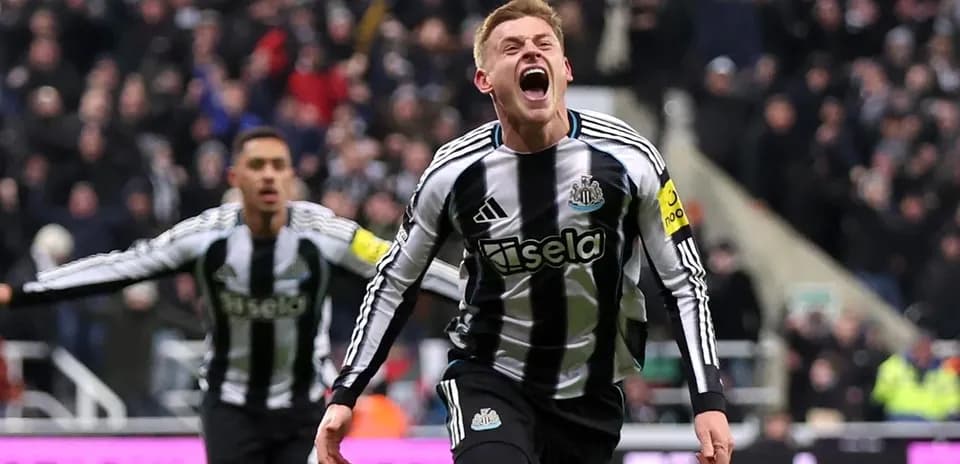 Joueur de Newcastle célébrant un but