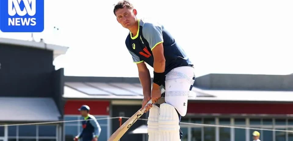 Joueur de cricket se préparant à frapper la balle