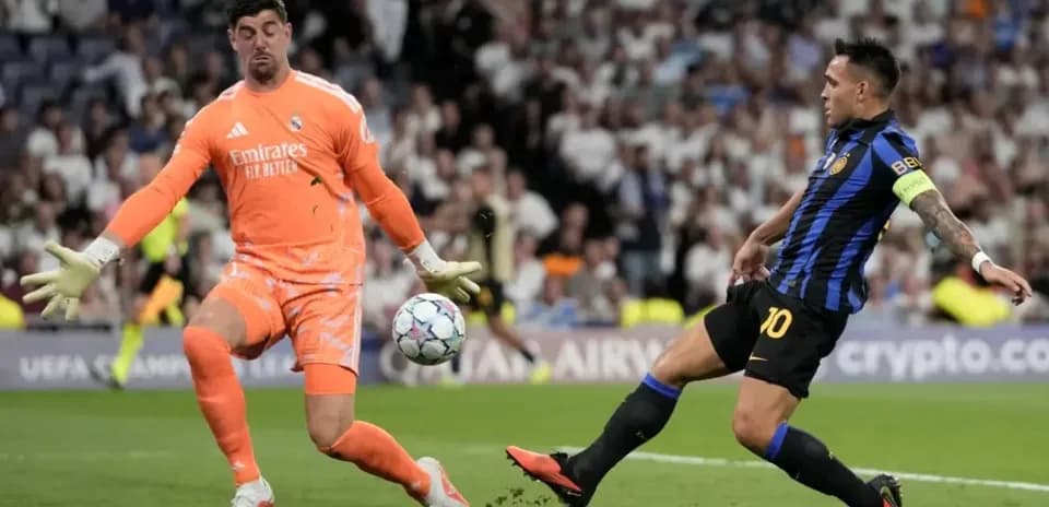Gardien de but de Real Madrid face à Lautaro Martinez