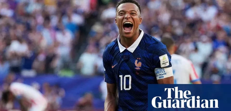 Joueur de l'équipe de France célébrant un but