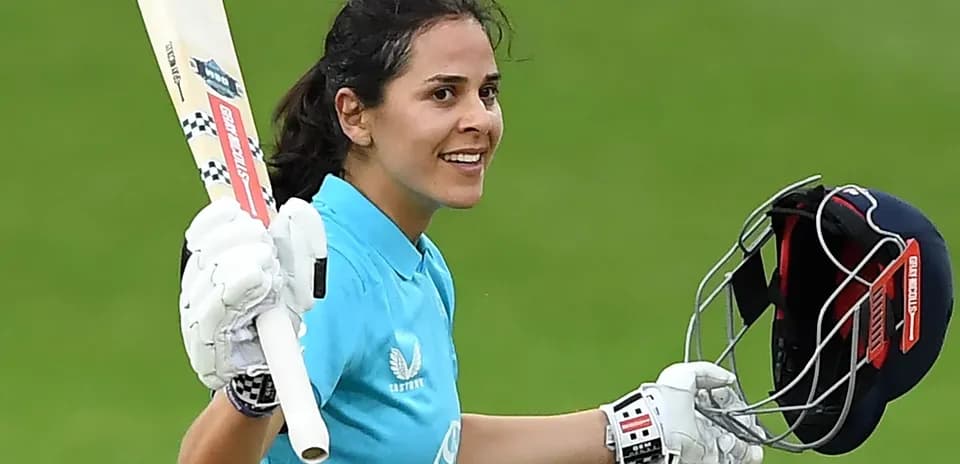 Joueuse de cricket célébrant après un bon score