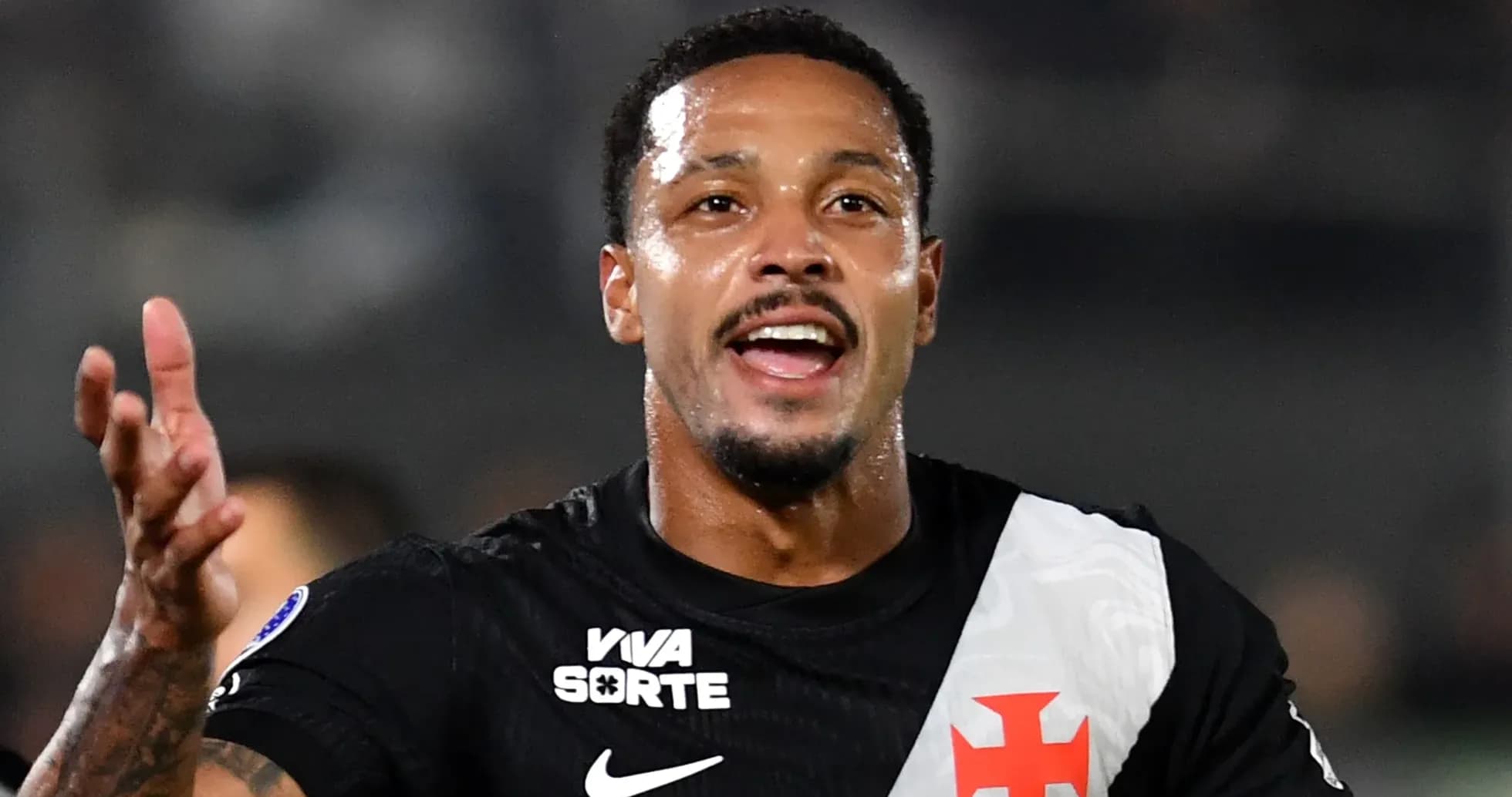 Joueur célébrant après un but marqué