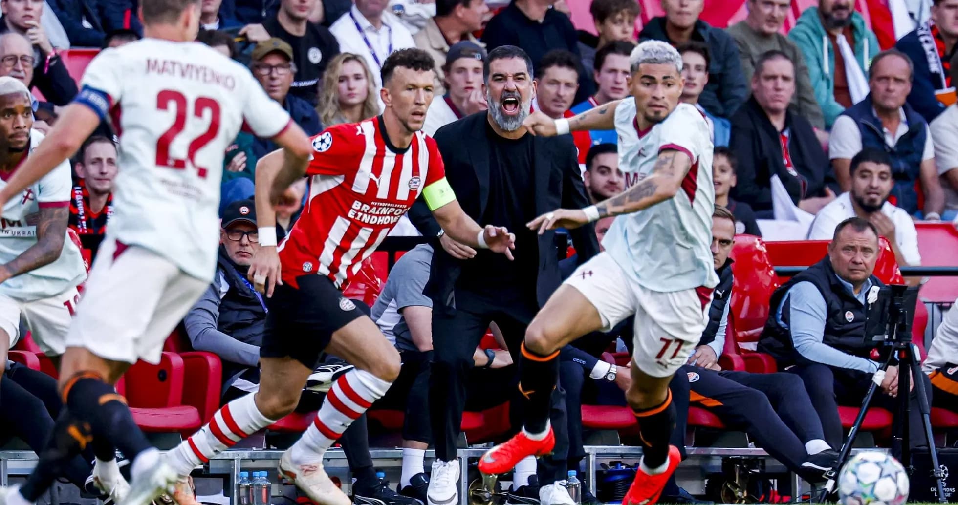 Joueurs en action lors d'un match de football