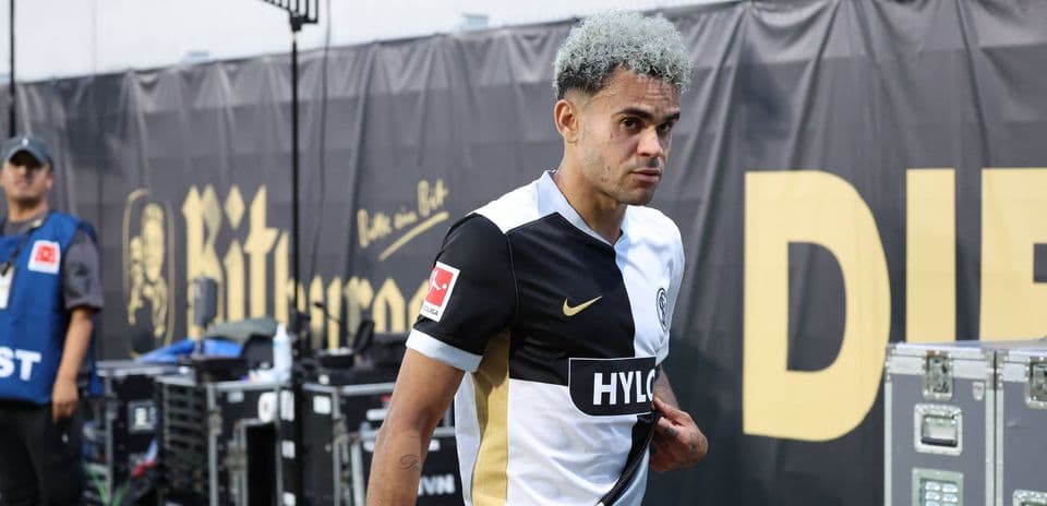 Joueur entrant sur le terrain avant le match