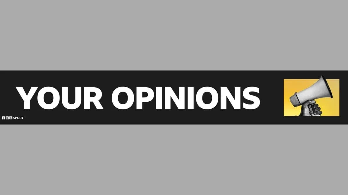Texte 'YOUR OPINIONS' avec un mégaphone