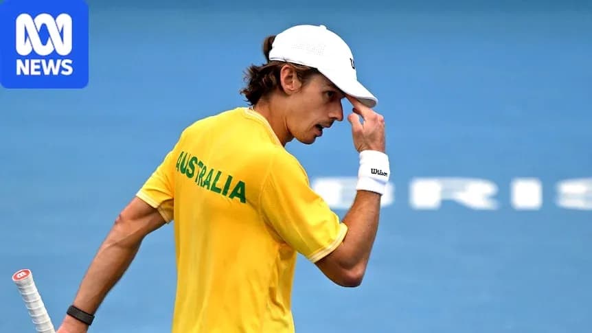 Joueur de tennis en tenue australienne sur le court