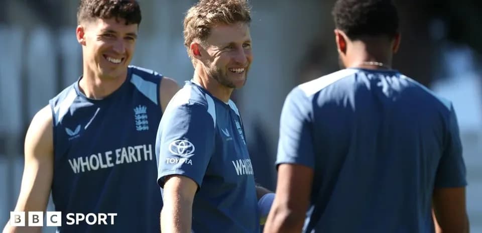 Trois joueurs de cricket s'entraînant en équipe