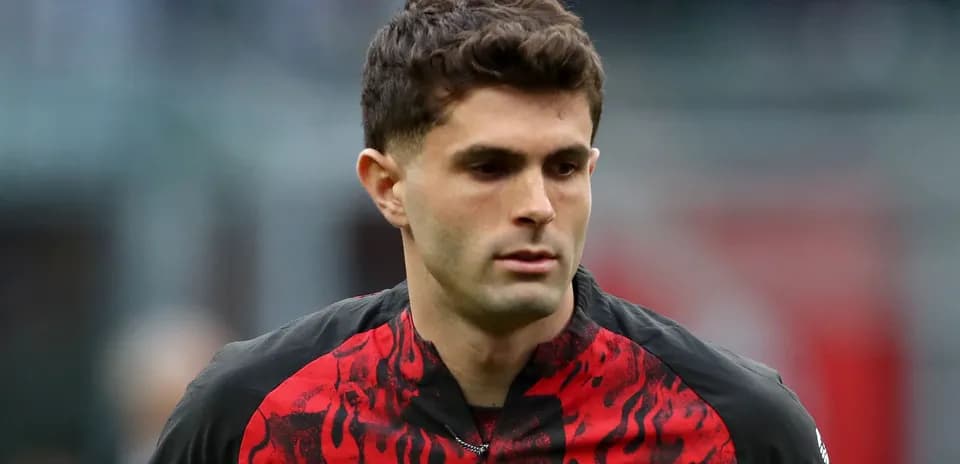 Joueur en maillot AC Milan sur le terrain