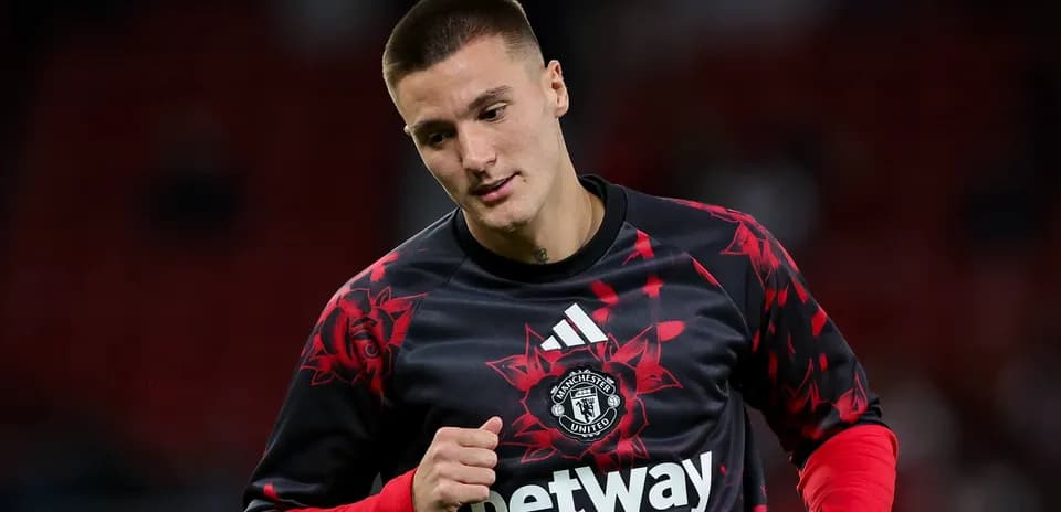 Joueur de Manchester United en tenue d'échauffement
