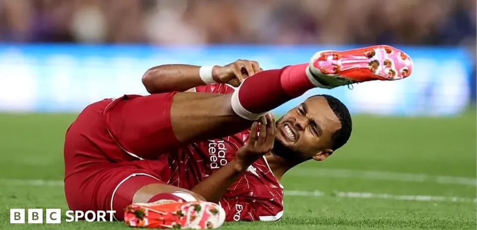 Joueur de Liverpool blessé au sol lors du match