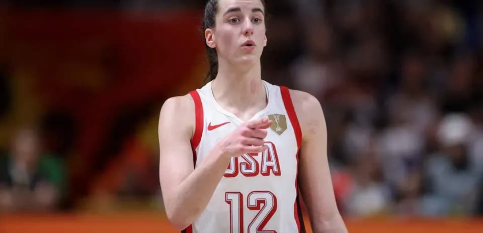 Joueuse américaine en action sur le terrain de basket