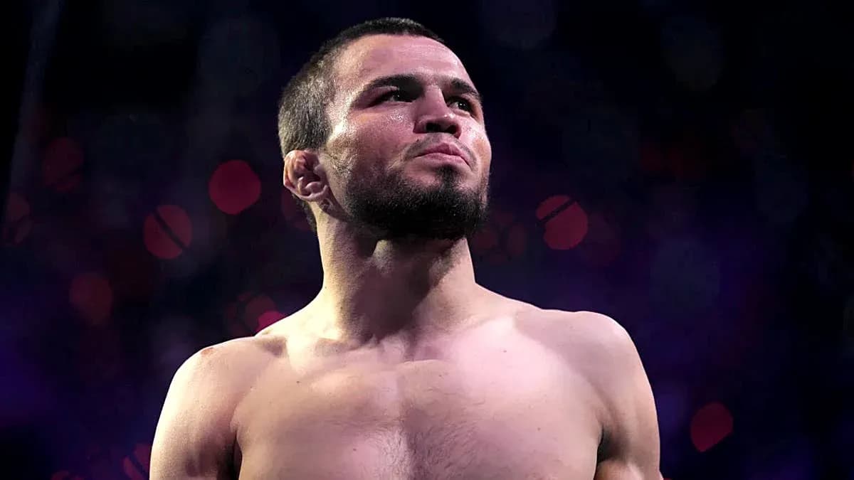 Candidat de MMA sur le ring avant le combat