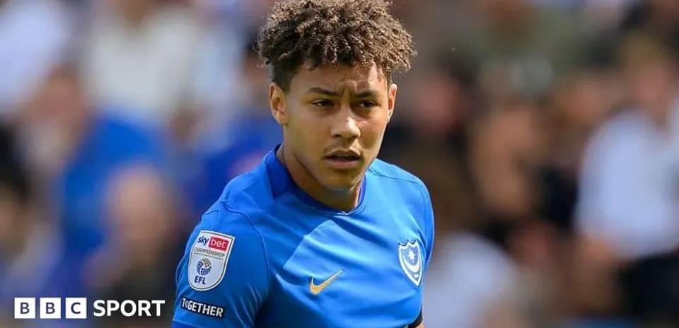 Joueur de Portsmouth en action sur le terrain