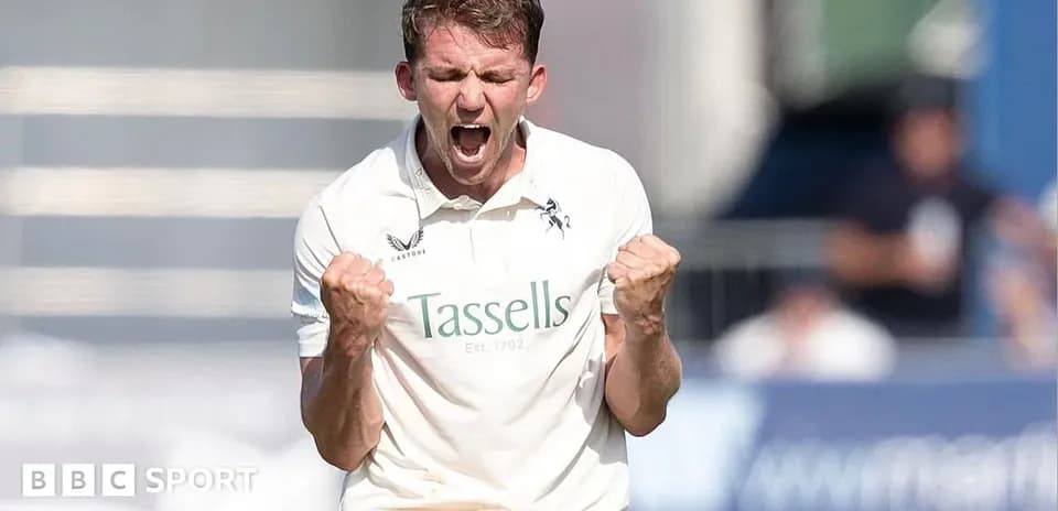 Joueur de cricket célébrant après un wicket
