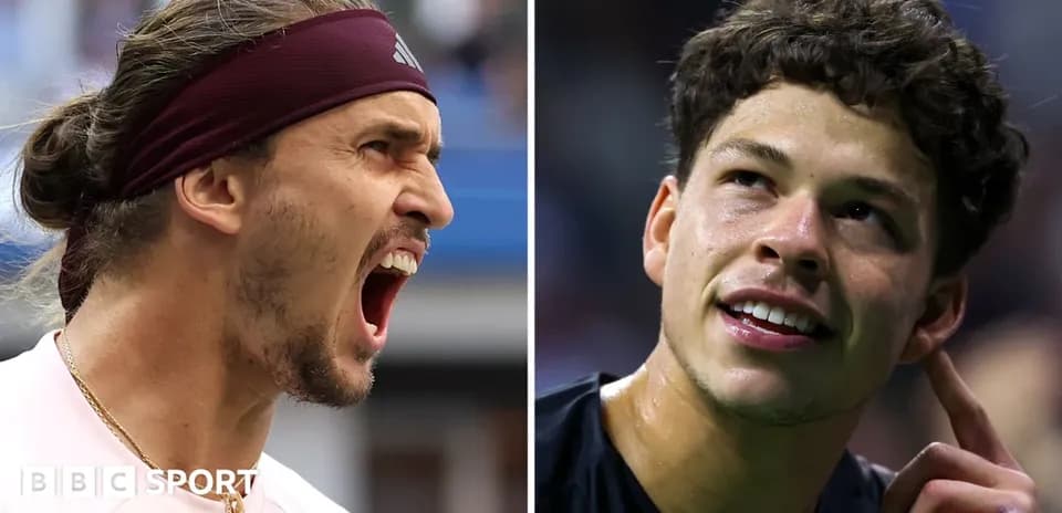 Deux joueurs de tennis en pleine action durant un match