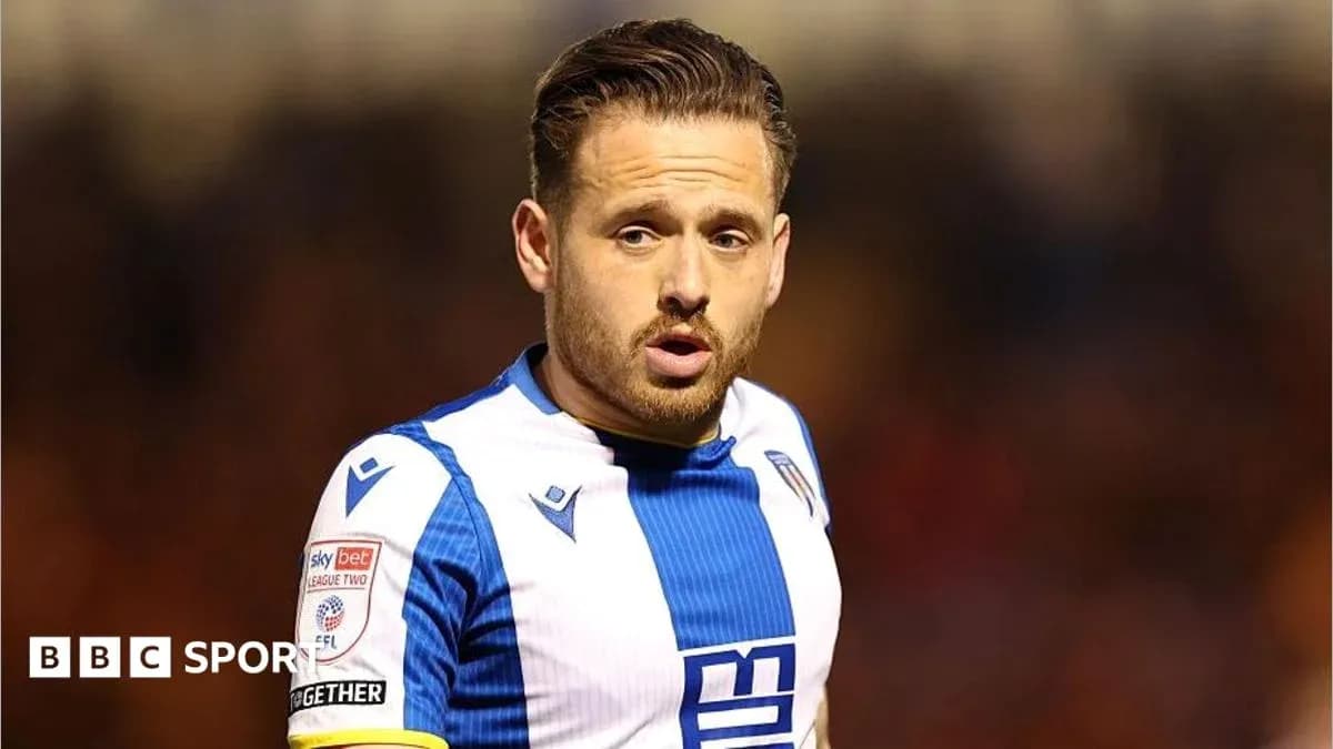 Joueur de football en maillot bleu et blanc