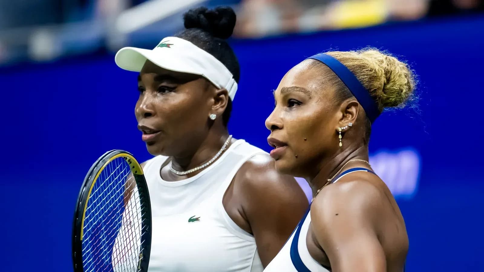 Venus et Serena Williams en double sur le court
