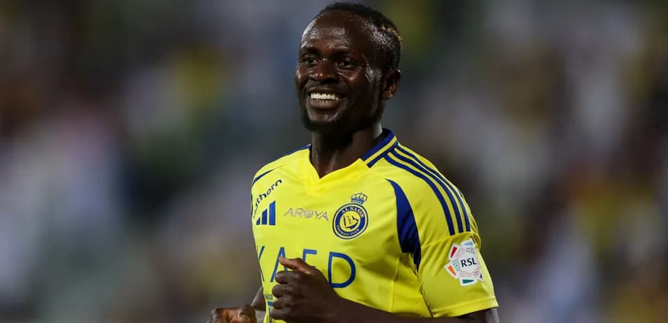 Joueur souriant portant le maillot d'Al Nassr