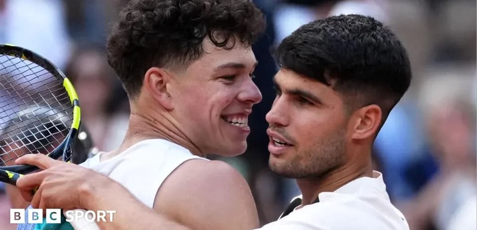 Joueurs de tennis se félicitant après un match