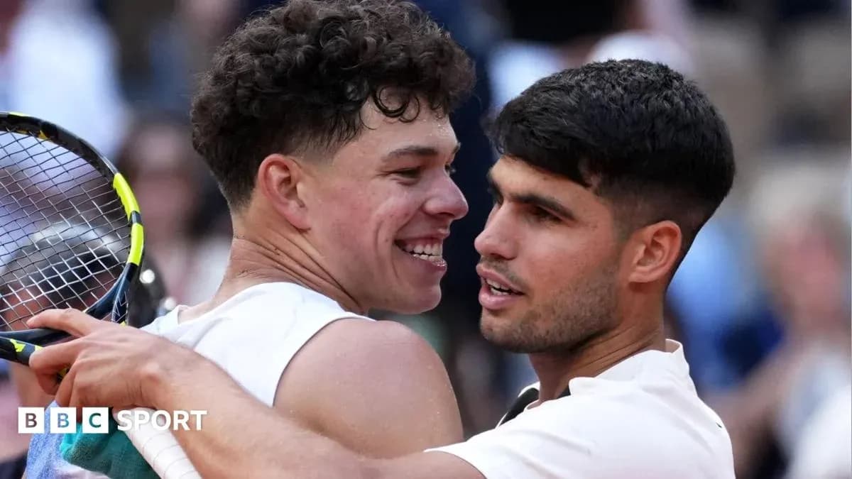 Joueurs de tennis se félicitant après un match