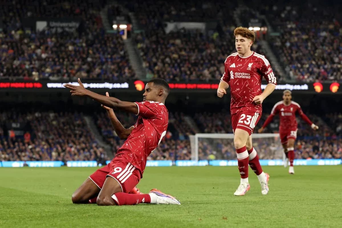 Joueur de Liverpool célébrant un but sur le terrain