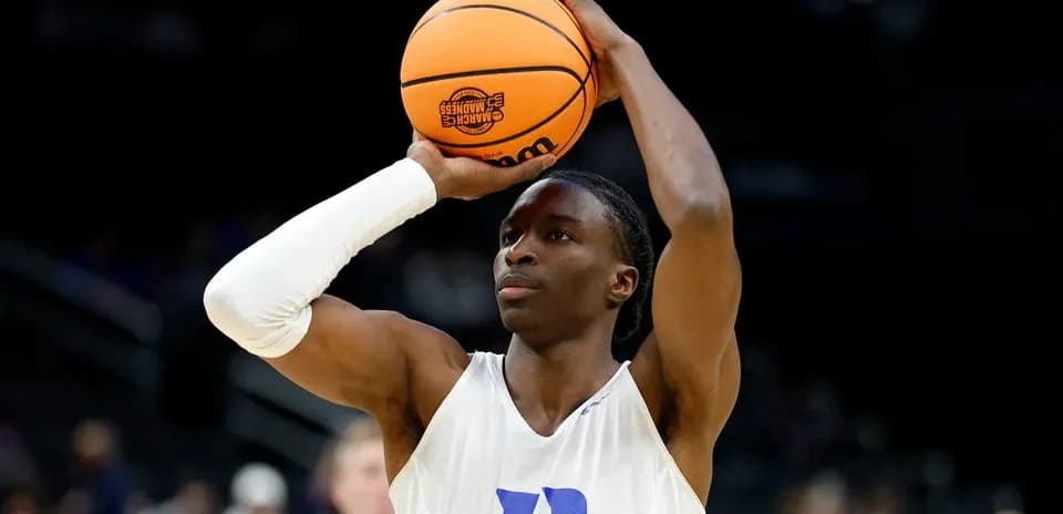 Joueur de basket-ball se préparant à tirer