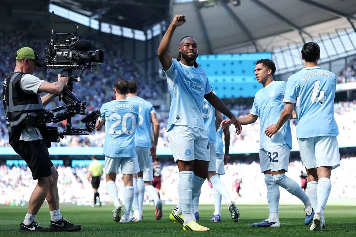 Joueurs de Manchester City célébrant un but