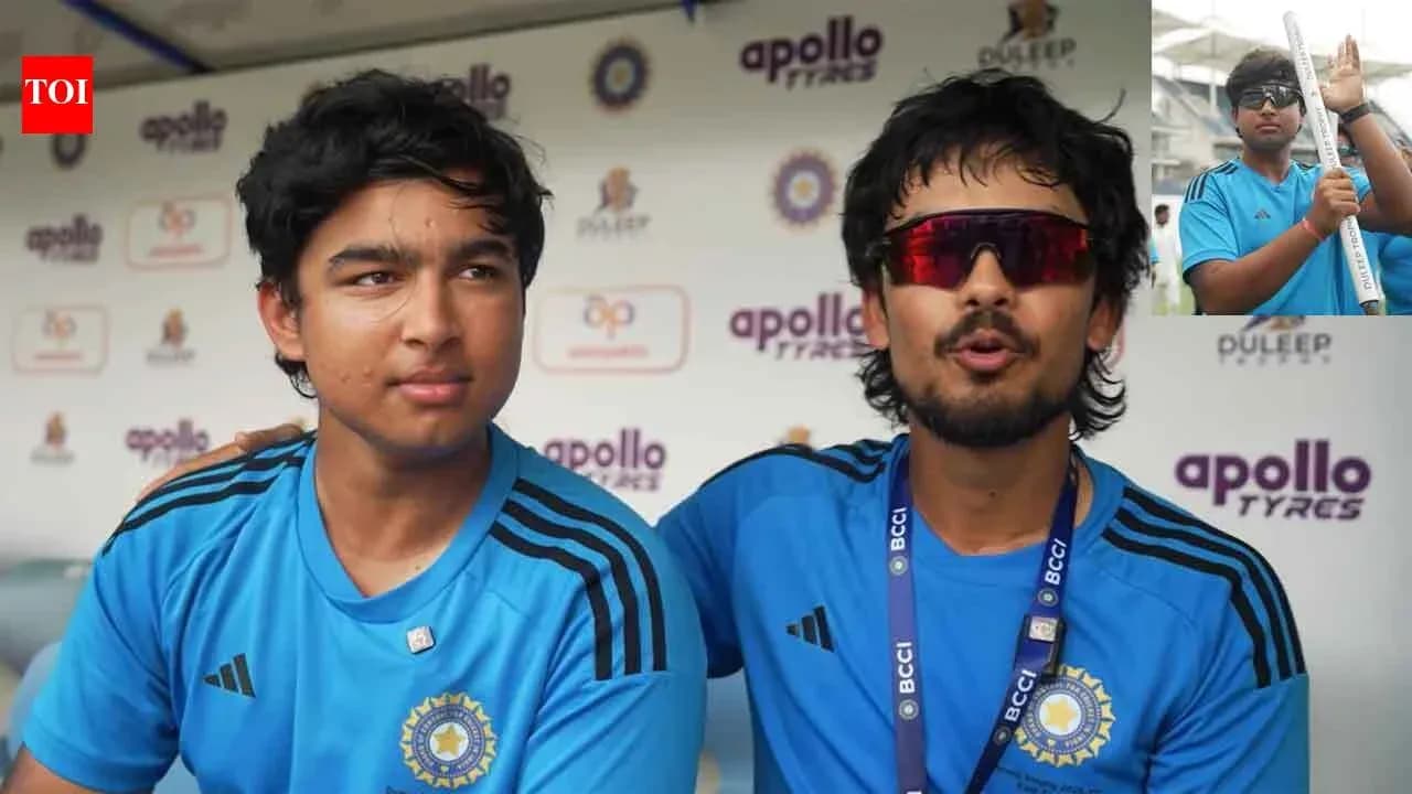 Deux jeunes joueurs de cricket en interview