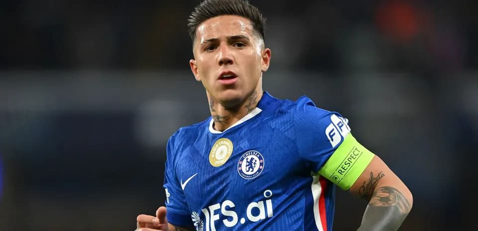 Joueur de Chelsea portant le brassard de capitaine
