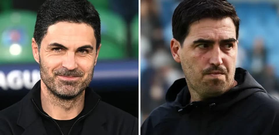 Deux entraîneurs sur le banc pendant un match