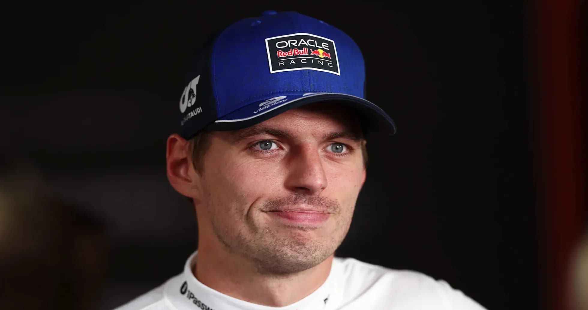 Pilote de Formule 1 en tenue de course