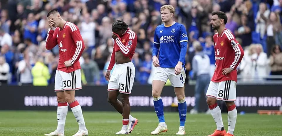 Joueurs de Manchester United après la défaite au match