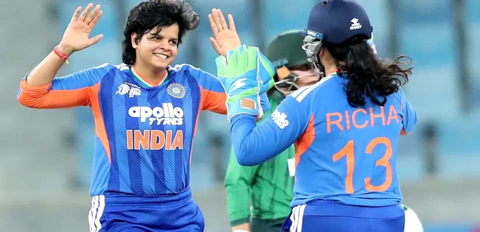 Joueuses indiennes célébrant un wicket lors d'un match