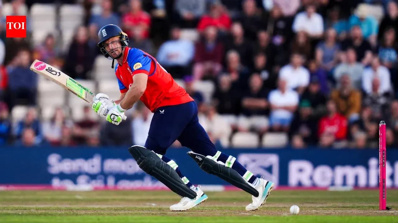 Batteur anglais frappant la balle lors d'un match