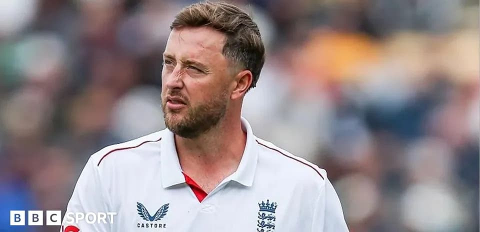 Joueur anglais de cricket sur le terrain