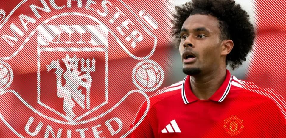 Joueur de Manchester United en maillot rouge