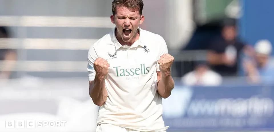 Joueur de cricket célébrant après un wicket