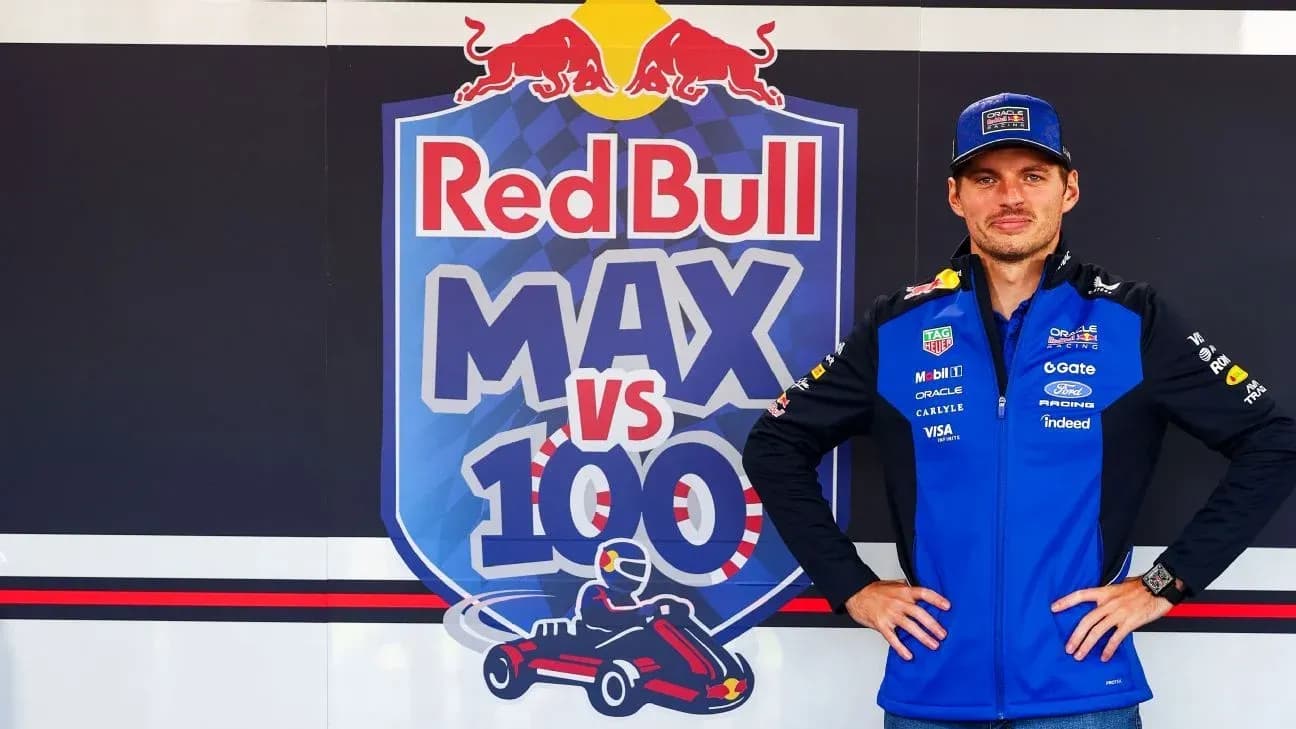 Pilote posant devant le panneau Red Bull MAX vs 100