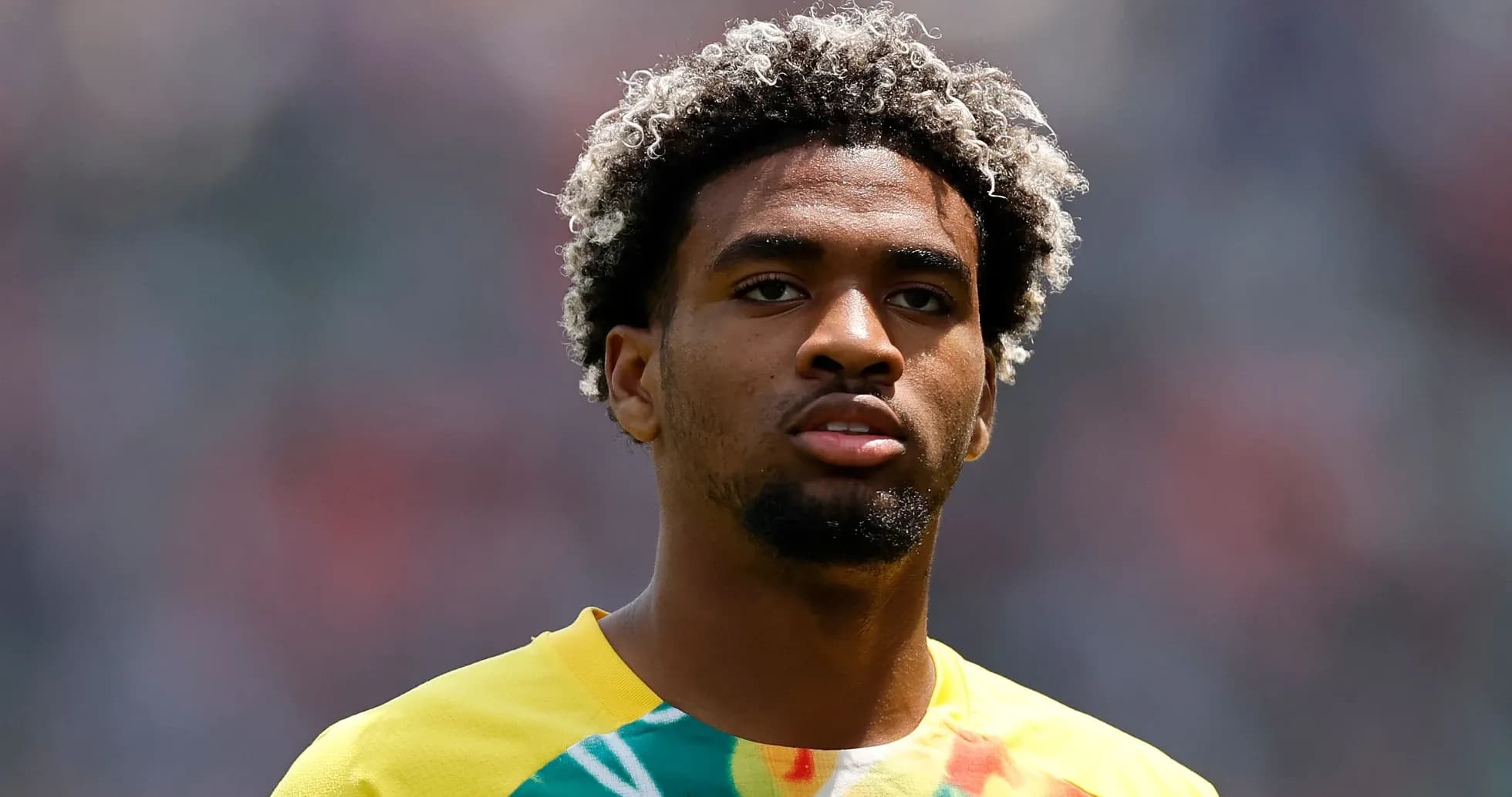 Joueur en tenue de match avant le début du match