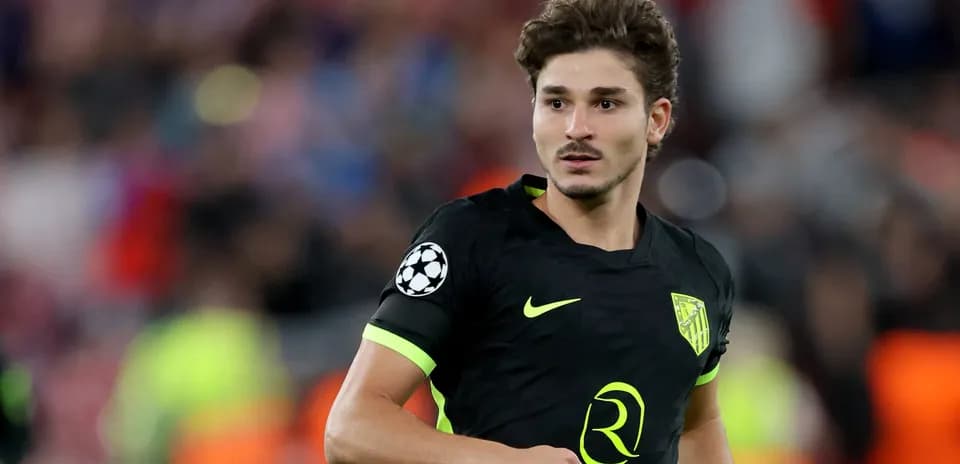 Joueur d'Atlético Madrid sur le terrain de jeu
