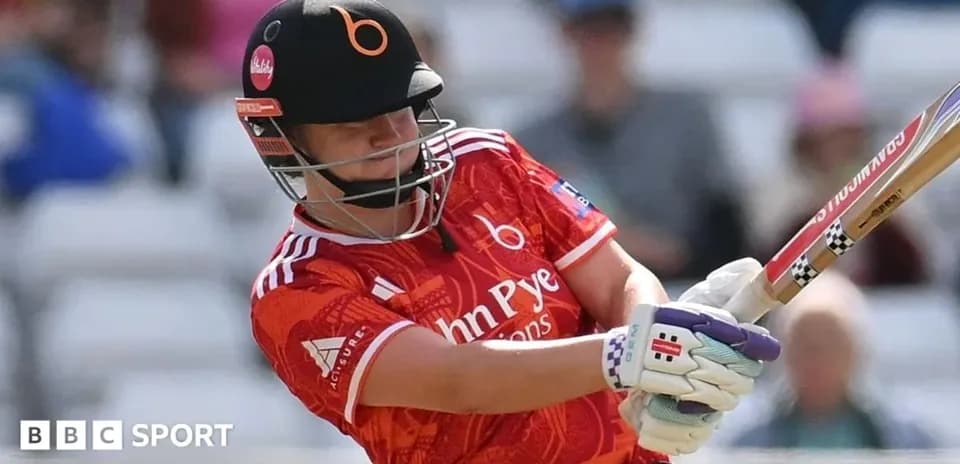 Joueur de cricket en action avec batte